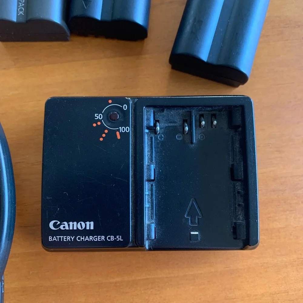 Canon battery charger